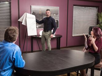 Новая секретарша. Тест ее пизды!