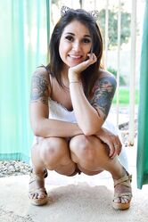 Можешь рассматривать меня, пока я добрая!