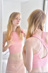 С дыркой что ли поиграться!