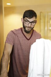 Я служанка, а не куртизанка