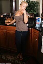 А ты хочешь, чтобы я твоей хозяюшкой стала?