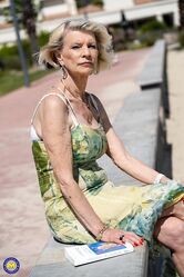 Блядь старая, тебе на пенсию не пора?