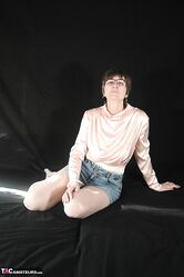 Ну как тебе мой стриптиз? Хоть немного возбуждает?