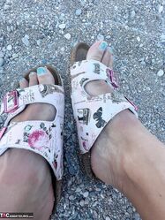 Приходи ко мне на пляж, трусы сними и рядом ляжь