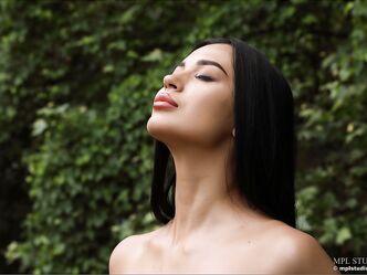 Я решила без трусиков прогуляться!