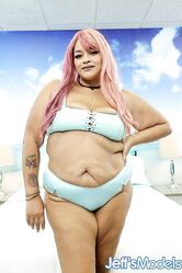 Солнышко, а тебя то хоть кто-то ебет?