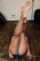 А мне все говорят, что у меня ножки самые красивые