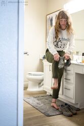 Подглядывать между прочим неприлично