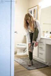 Подглядывать между прочим неприлично