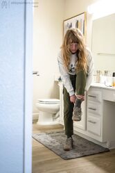 Подглядывать между прочим неприлично