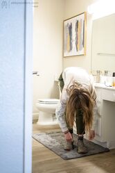 Подглядывать между прочим неприлично