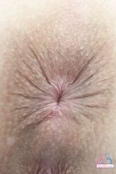 Любуйся моей писей. Можешь даже подрочить!