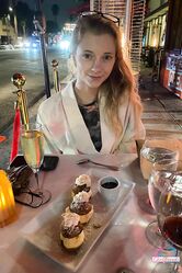 Мы требуем, чтобы ты сняла трусики!