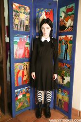 Не хотите увидеть, ан что Венсдей Адамс способна ?